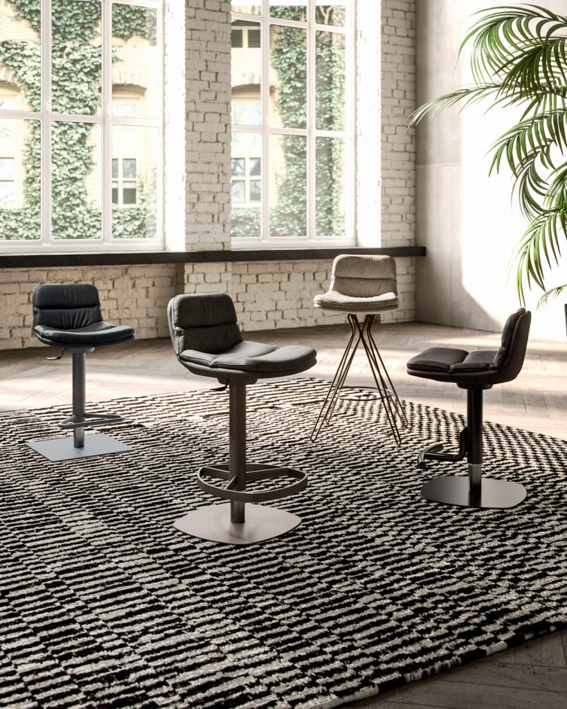 sgabello-morris-819x1024